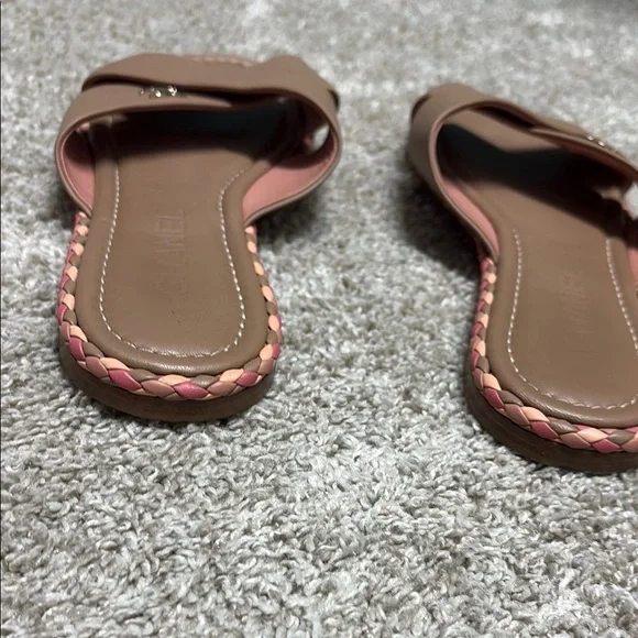 Chanel Tan Cross-Strap Sandals with Minimalist Design - Picture 6 of 10